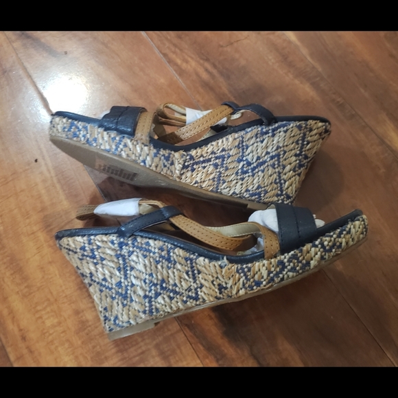 New Navy & Tan Wedge chic sandals women's size 7 - Picture 6 of 10
